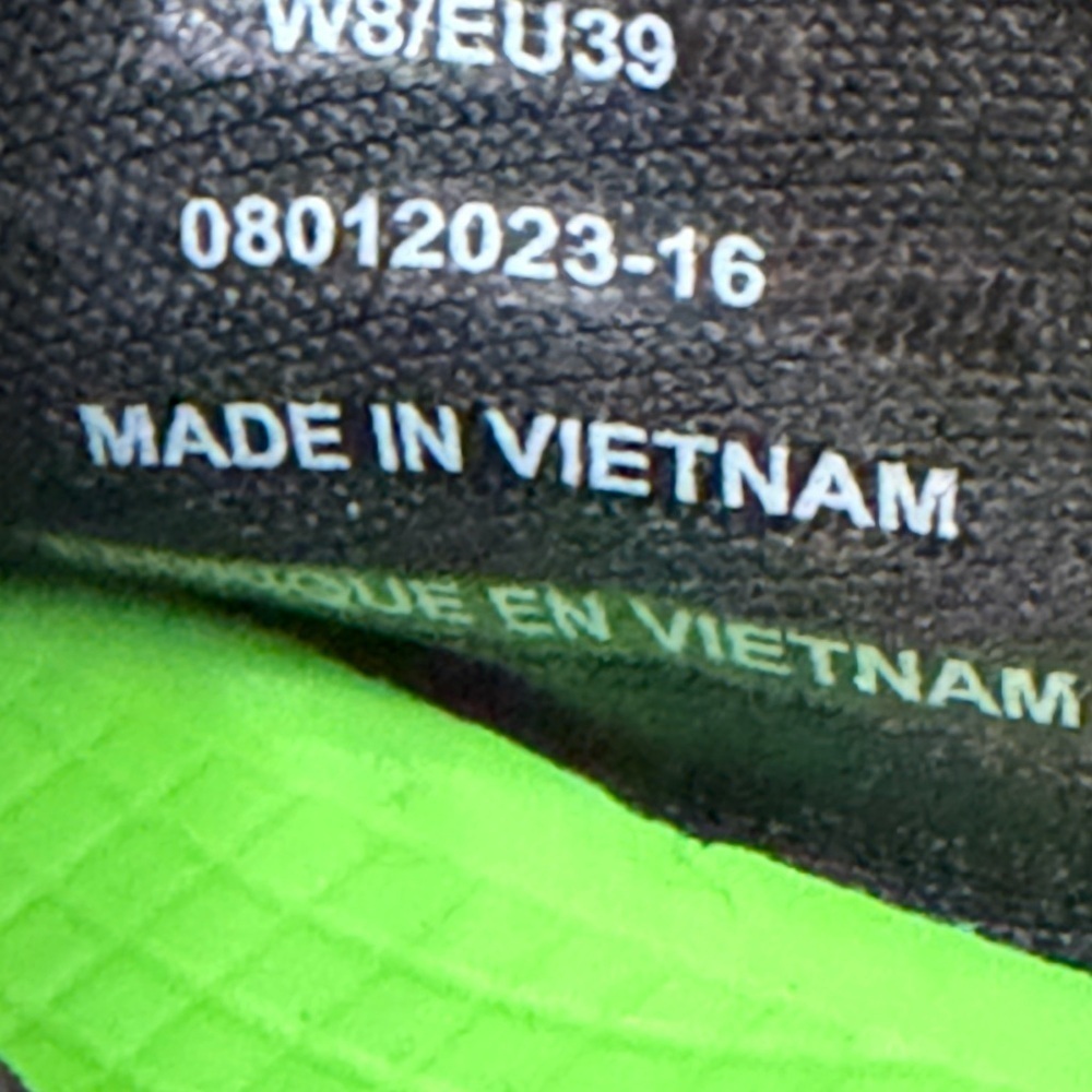 OOFOS Black Slip-On Shoes with Green Interior - Picture 6 of 6